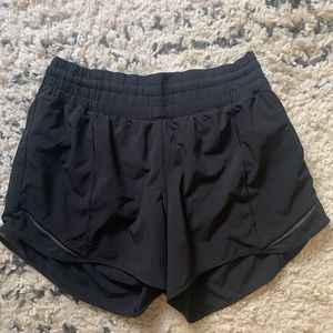 Hotty Hot High-Rise lines shorts 4” black 6